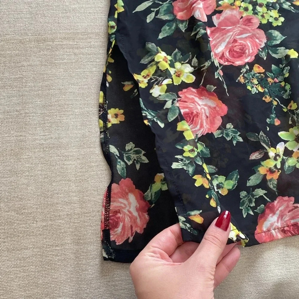 Abound Sheer Floral Roses Sleeveless Racer back Black Pink Blouse Size M - Picture 8 of 13